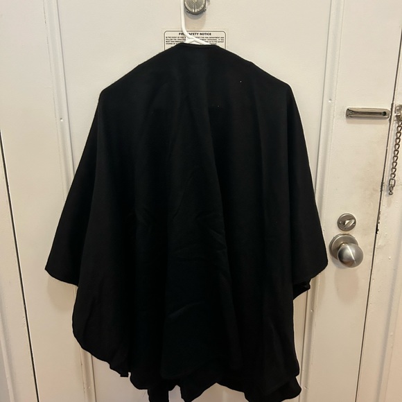 C by Bloomingdale’s Black Cashmere Shawl Wrap NWT - Picture 2 of 6